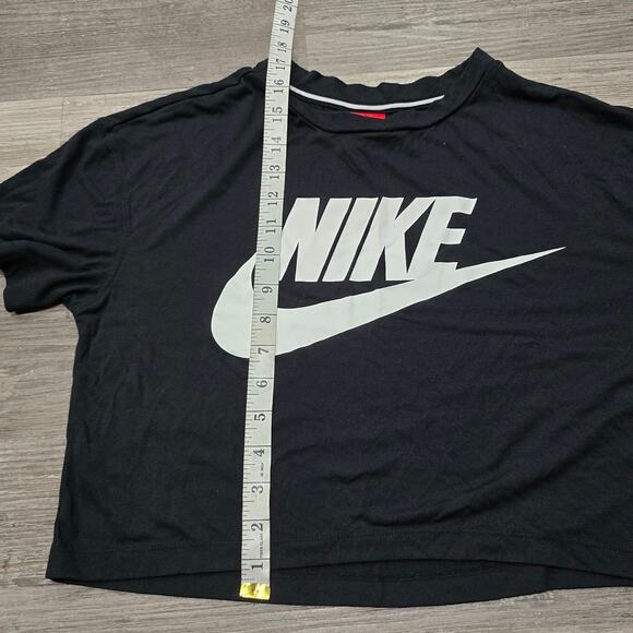 Nike Black & White Logo Crop Top Graphic Short Sleeve Shirt Women's Size Small - Picture 5 of 6